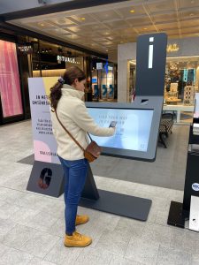 Wayfinding kiosk in Gallerian shopping center